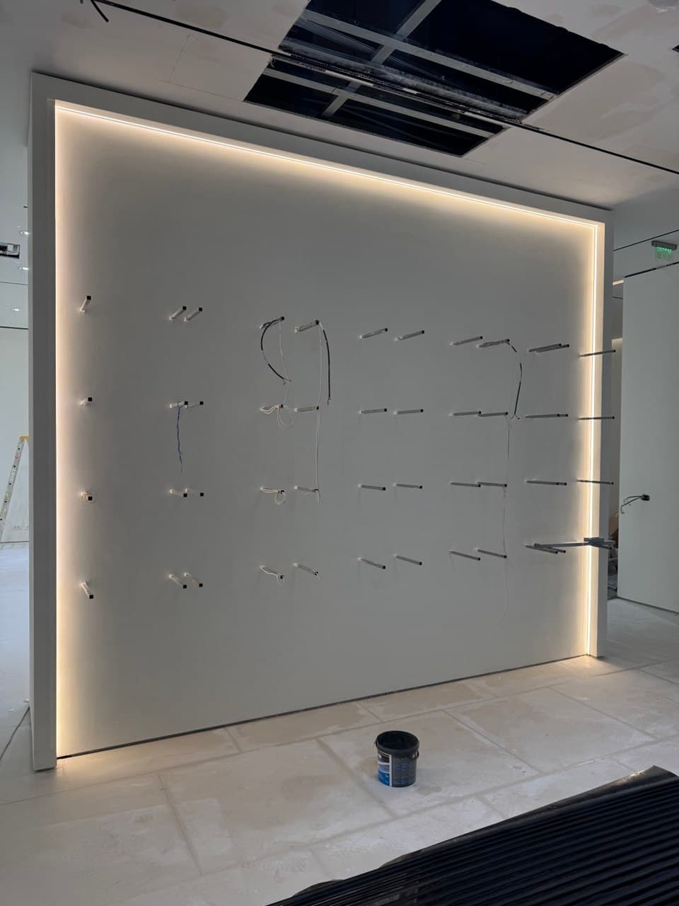 Ceiling infrastructure and high-voltage cabling feeds