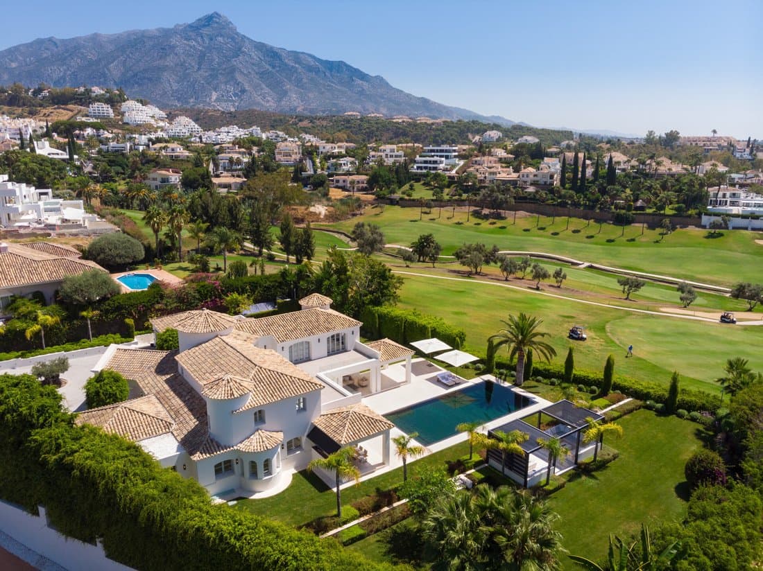Frontline Golf Family Villa
