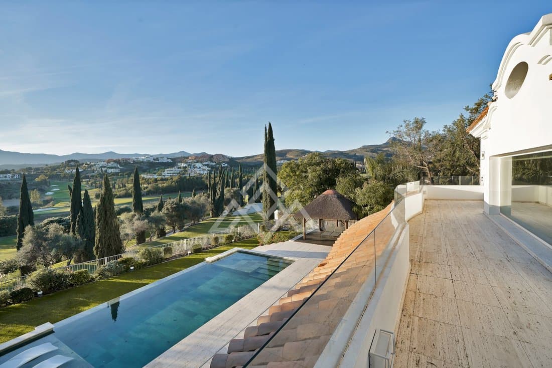 Villa 5 Bedrooms Sale Benahavís In Cancelada, Estepona, Andalusia