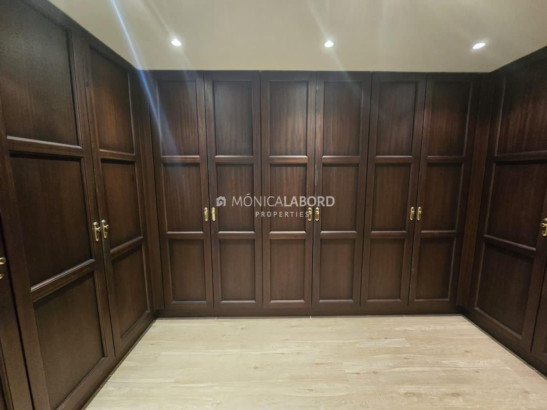 Impressive Independent Villa