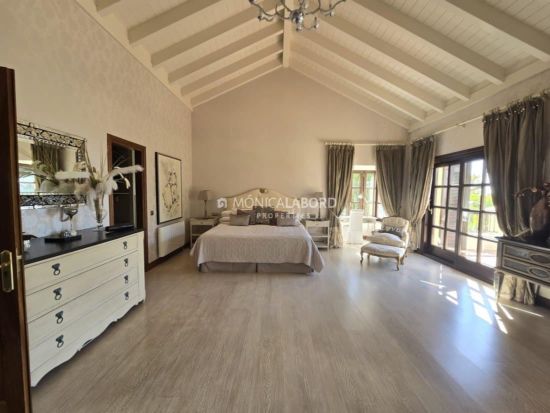 Impressive Independent Villa