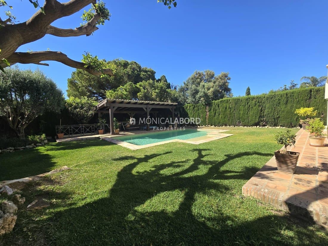 Impressive Independent Villa