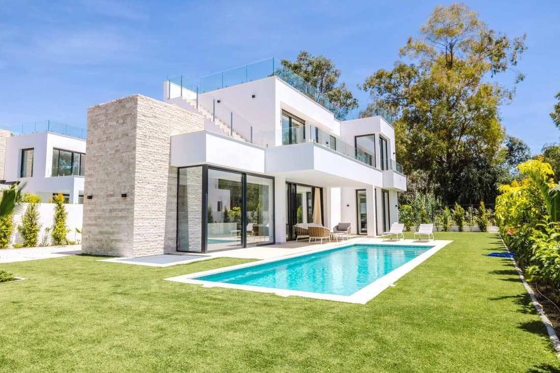 Villa En Venta En Urbanizacion Señorio De Cortes In Estepona, Andalusia, Spain