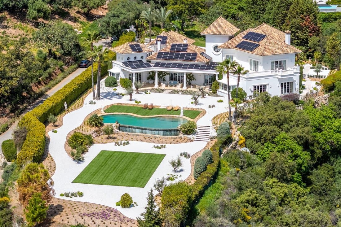 Elegant Villa With Panoramic Sea And In La Zagaleta, Benahavis, Andalusia