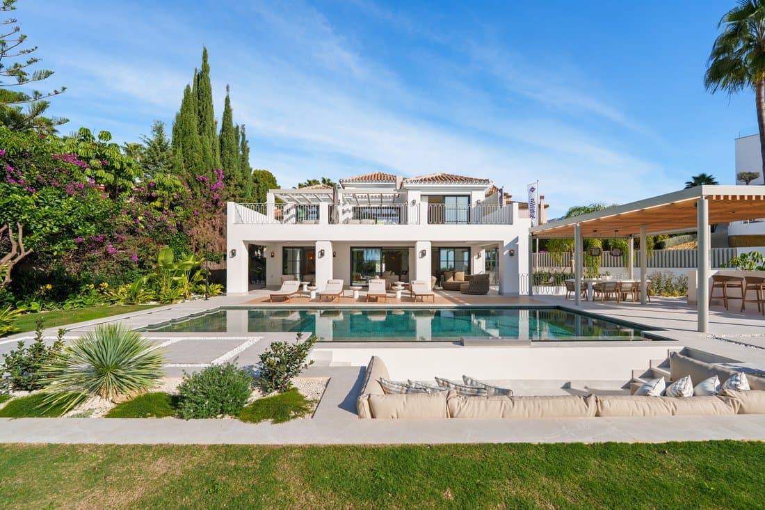 Elevated Mediterranean Villa With Panoramic In La Quinta, Benahavis, Andalusia