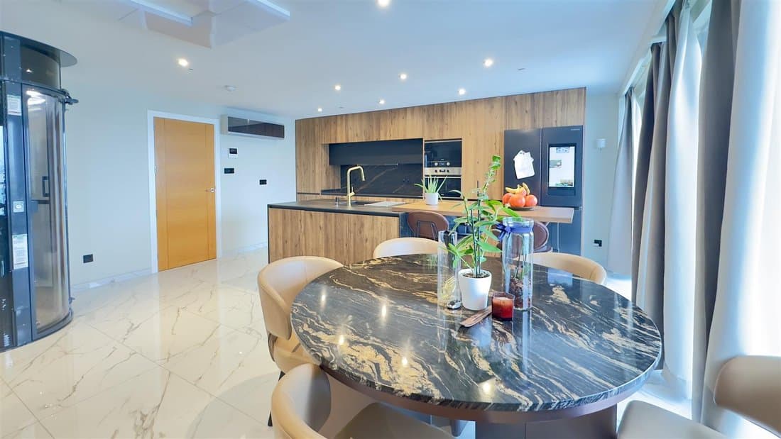 Stunning 3 Bedroom Apartment In Majestic Ocean Plaza, In Gibraltar, Gibraltar