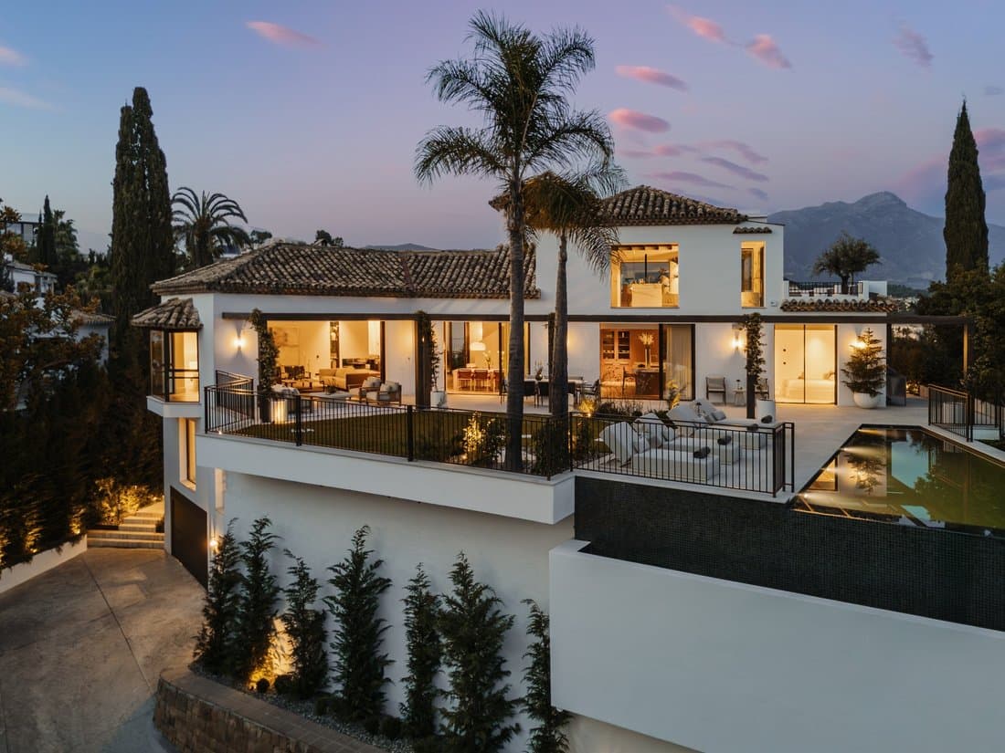 6 Bedroom Villa With Sea Views In El Herrojo, In Benahavis, Andalusia, Spain